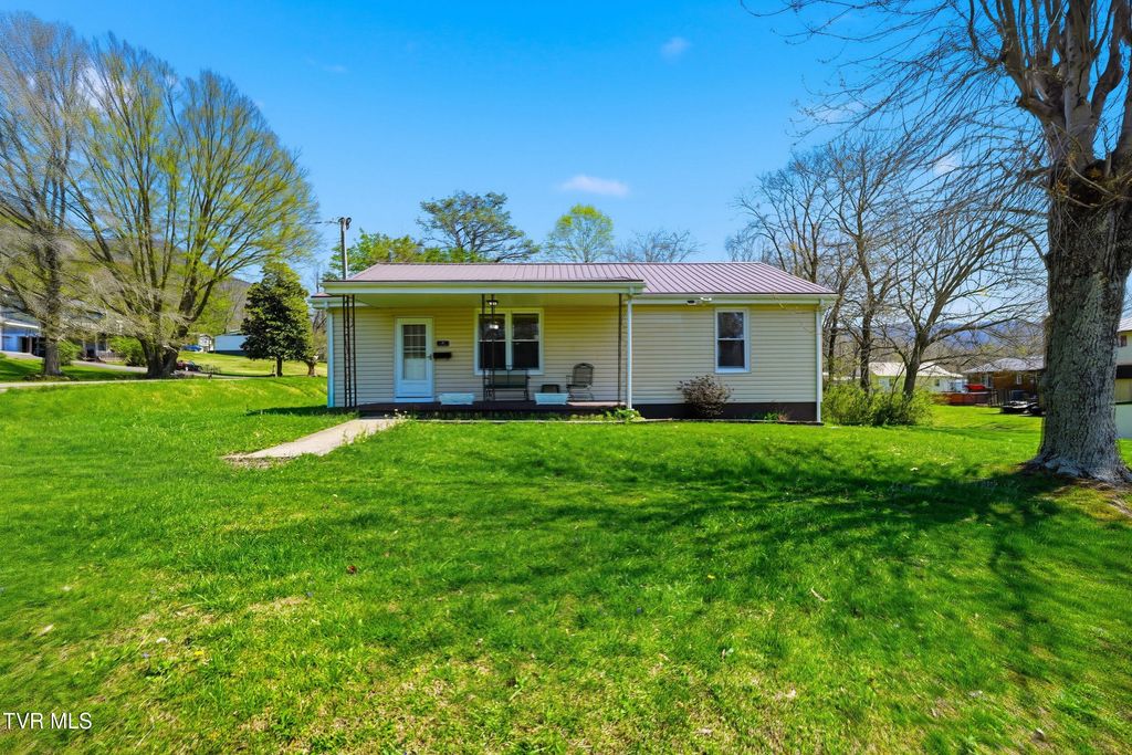 Photo of 18 28th North Street, Big Stone Gap, VA 24219 (MLS # 9993550)