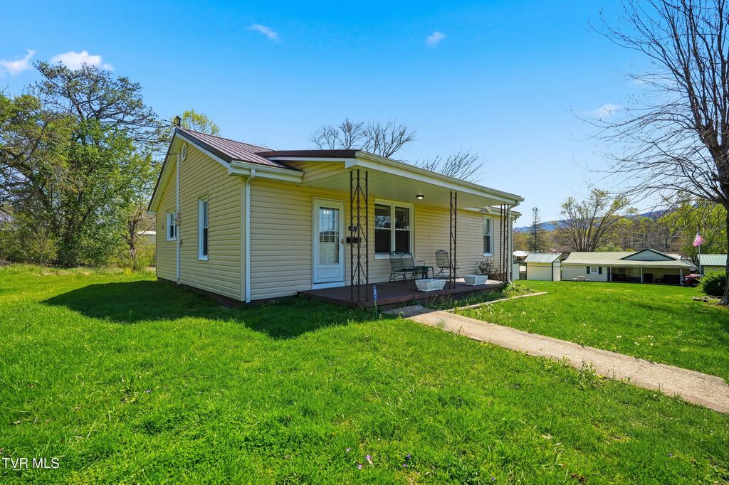 Photo of 18 28th North Street, Big Stone Gap, VA 24219 (MLS # 9993550)