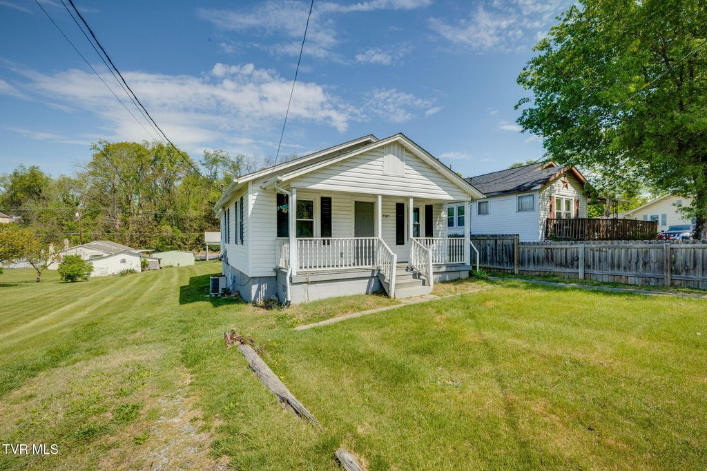 Photo of 2005 Bay Street, Bristol, TN 37620 (MLS # 9994375)