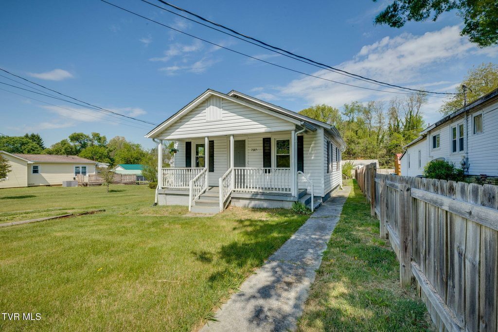 Photo of 2005 Bay Street, Bristol, TN 37620 (MLS # 9994375)