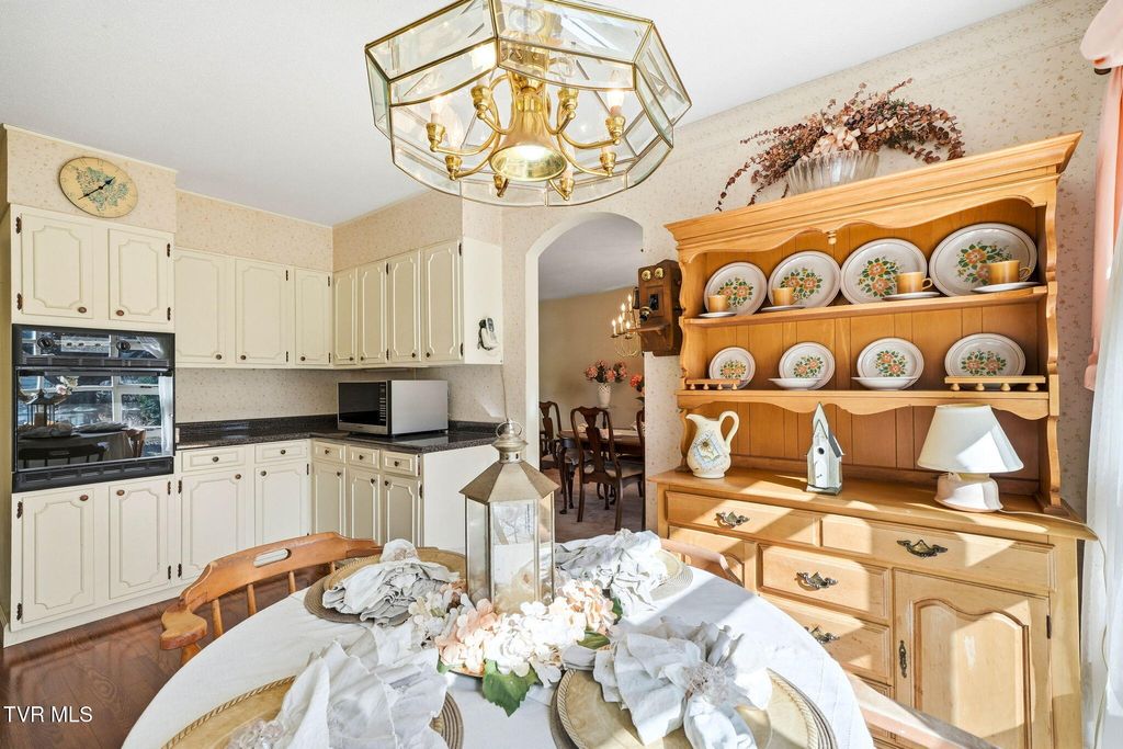 Photo of 1206 Huron Drive, Elizabethton, TN 37643 (MLS # 9990479)