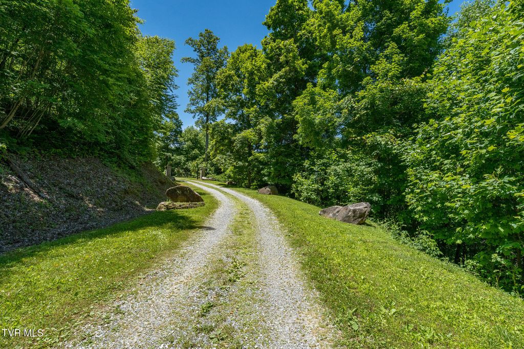 Photo of 3 Ridgetop Lane, Unicoi, TN 37692 (MLS # 9995700)