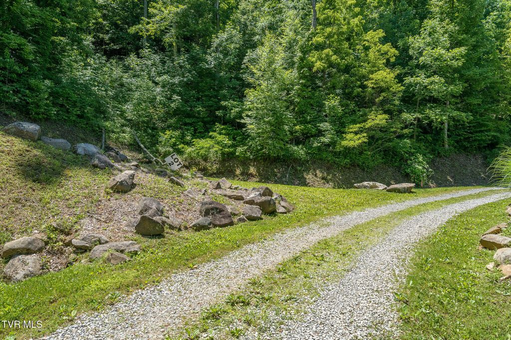 Photo of 3 Ridgetop Lane, Unicoi, TN 37692 (MLS # 9995700)