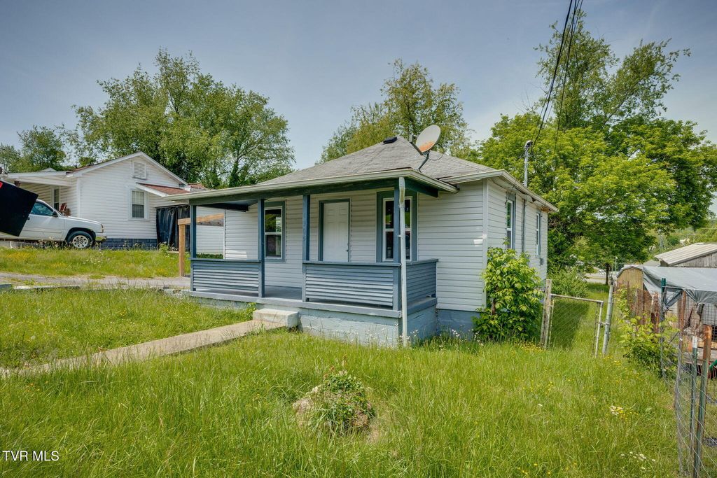 Photo of 1905 Anderson Street, Bristol, TN 37620 (MLS # 9995064)
