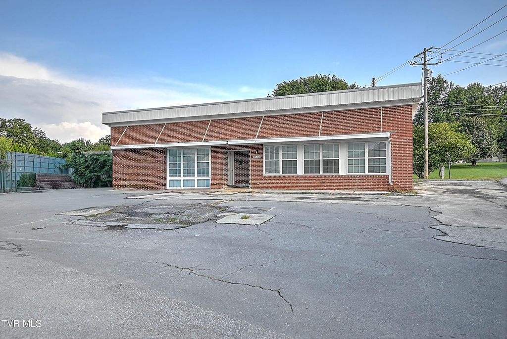 Photo of 35363538 Walnut Street, Johnson City, TN 37604 (MLS # 9985865)