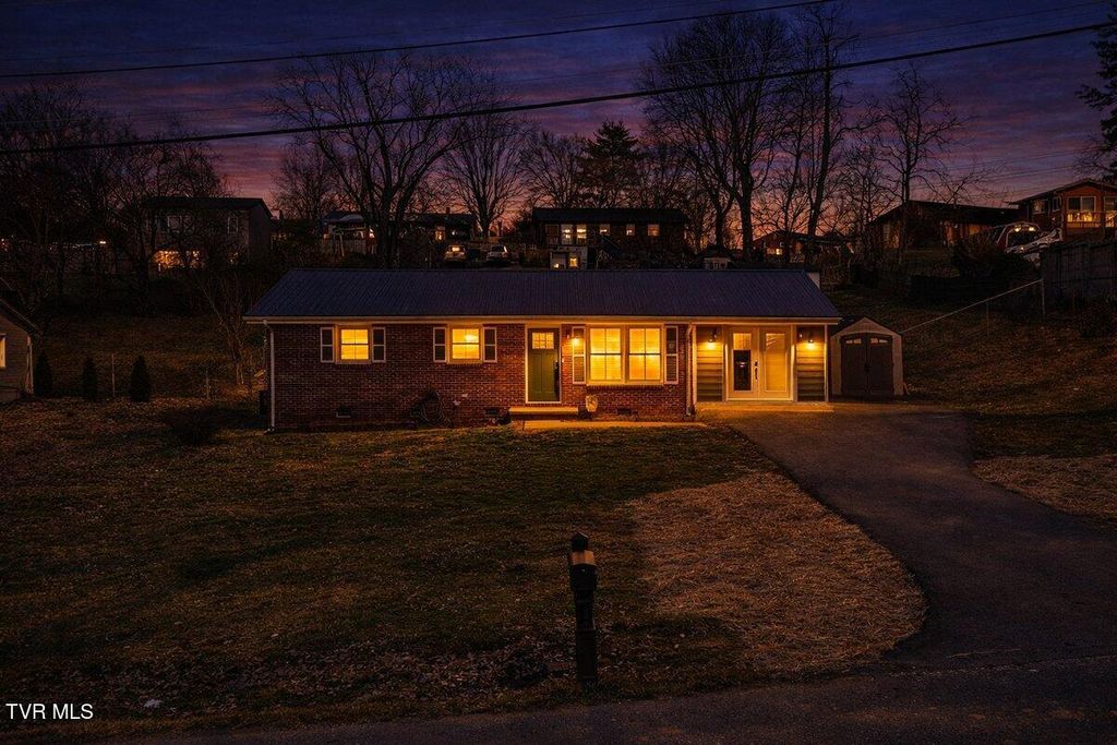 Photo of 226 Brandonwood Drive, Johnson City, TN 37604 (MLS # 9991735)