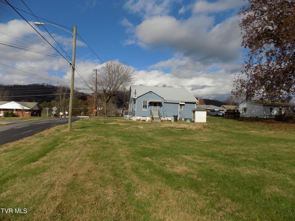 Photo of 1200 E Mckinney Avenue, Rogersville, TN 37857 (MLS # 9988762)