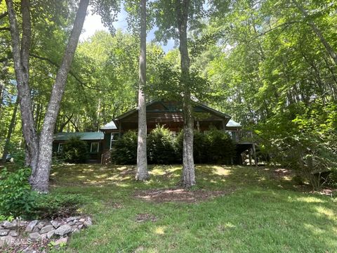 Photo of 128 Overlook Lane, Mountain City, TN 37683 (MLS # 9997724)