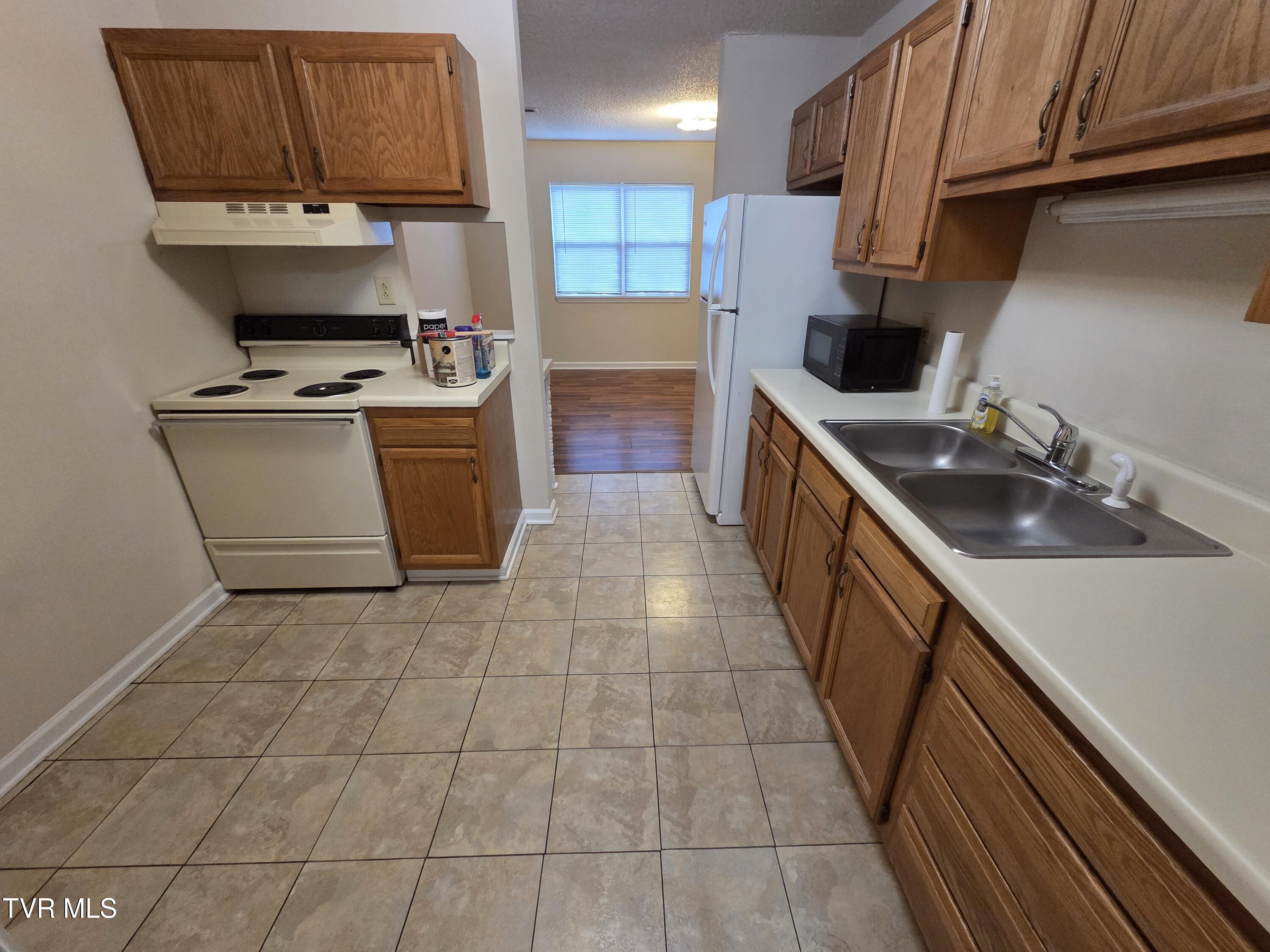 2818 Plymouth Road 9