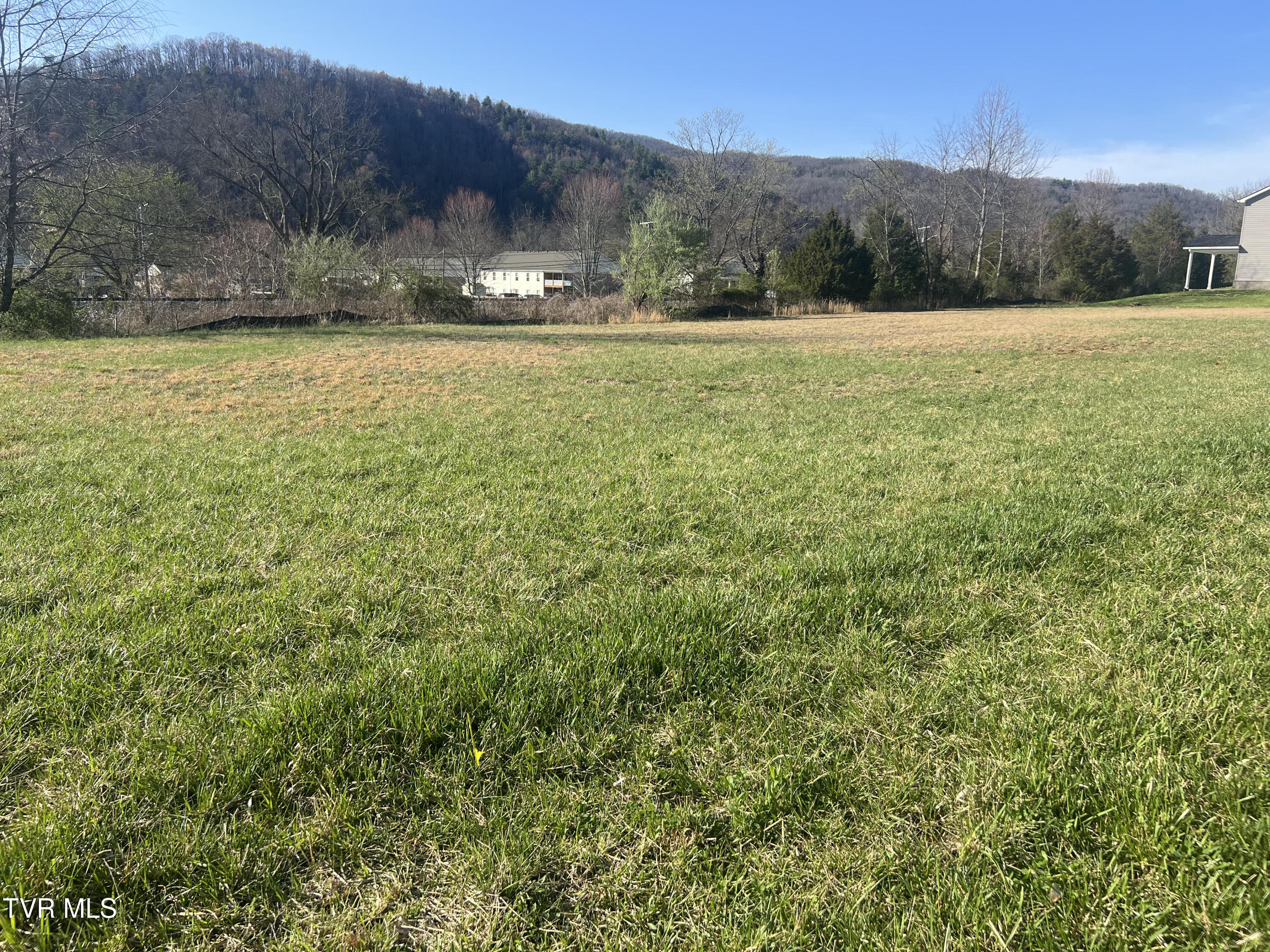 140 Ervin Loop, Erwin, Tennessee image 2