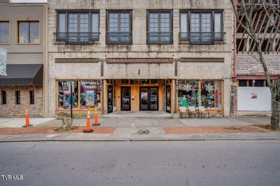 Photo of 217 Broad Street #Apt 300, Kingsport, TN 37660 (MLS # 9999640)