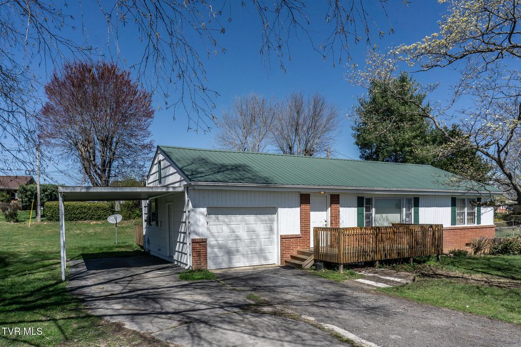 Photo of 404 Dyer Circle, Greeneville, TN 37745 (MLS # 9992812)