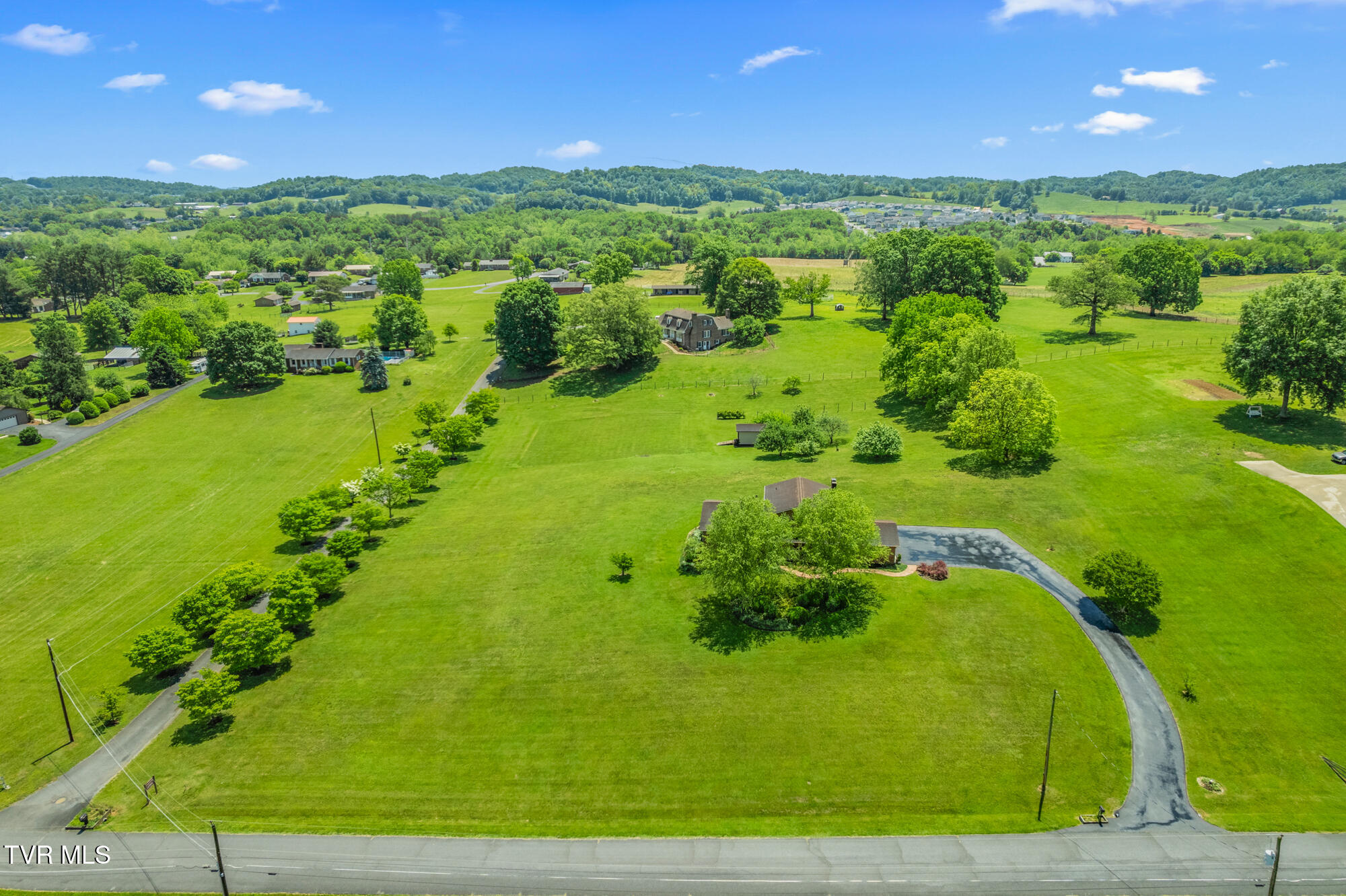 405 Meadow Lark Lane, Bluff City, Tennessee image 4
