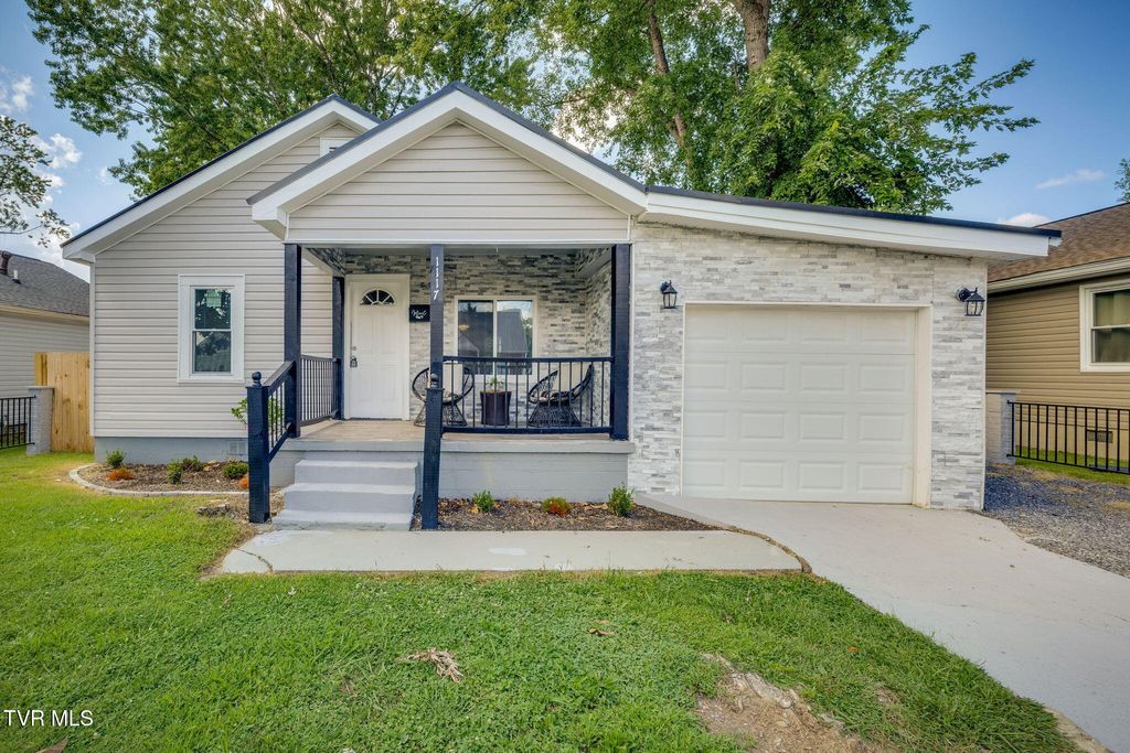 Photo of 1117 Lomax Street, Kingsport, TN 37660 (MLS # 9984776)