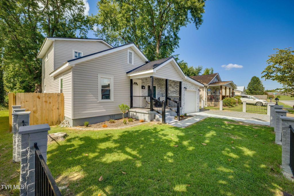 Photo of 1117 Lomax Street, Kingsport, TN 37660 (MLS # 9984776)