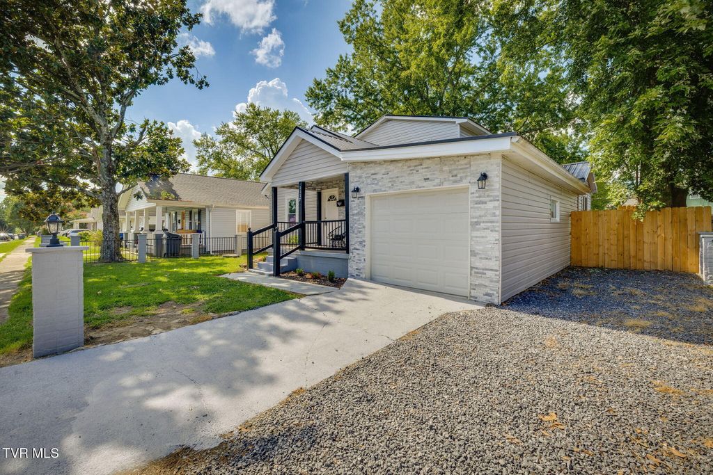 Photo of 1117 Lomax Street, Kingsport, TN 37660 (MLS # 9984776)