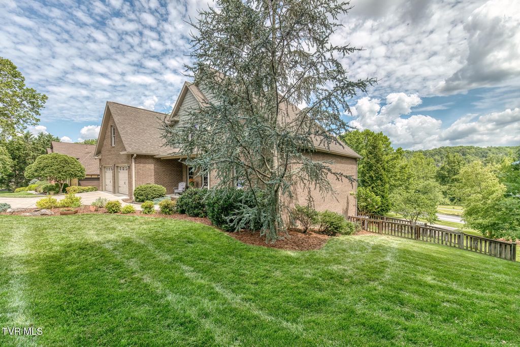 Photo of 1324 White Street, Kingsport, TN 37664 (MLS # 9982749)