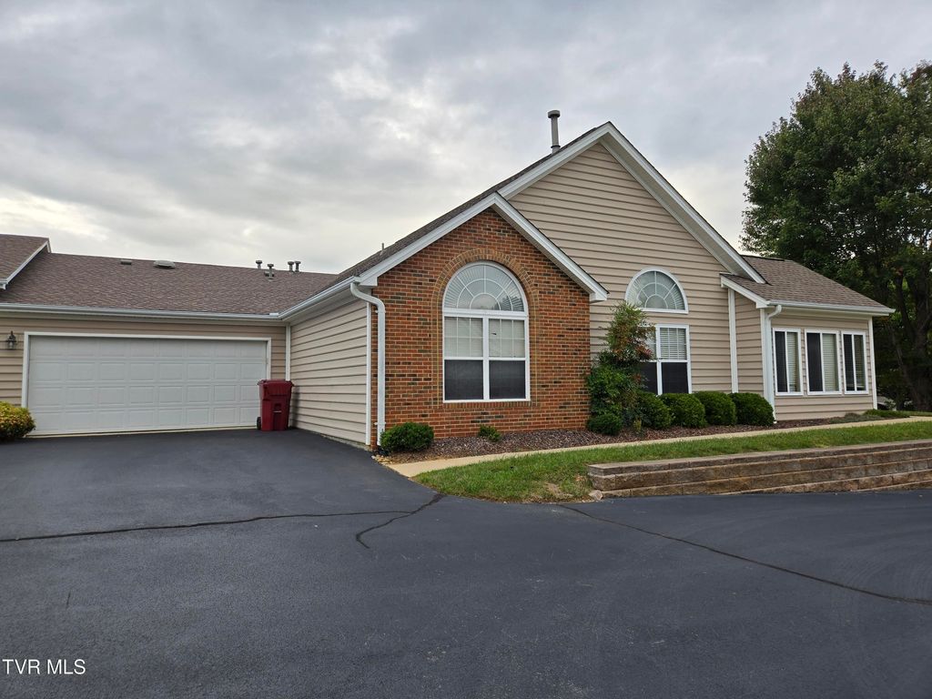 Photo of 142 Avonlea Place Place #142, Johnson City, TN 37604 (MLS # 9986389)