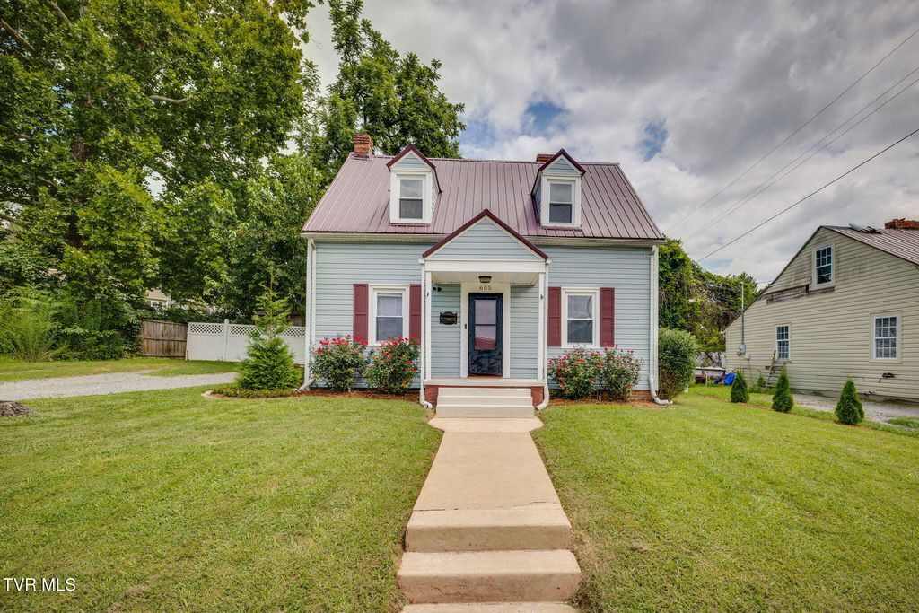 Photo of 605 Myrtle Street, Kingsport, TN 37660 (MLS # 9984371)