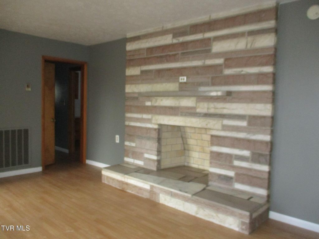 Photo of 157 Raintree Drive, Kingsport, TN 37665 (MLS # 9989556)