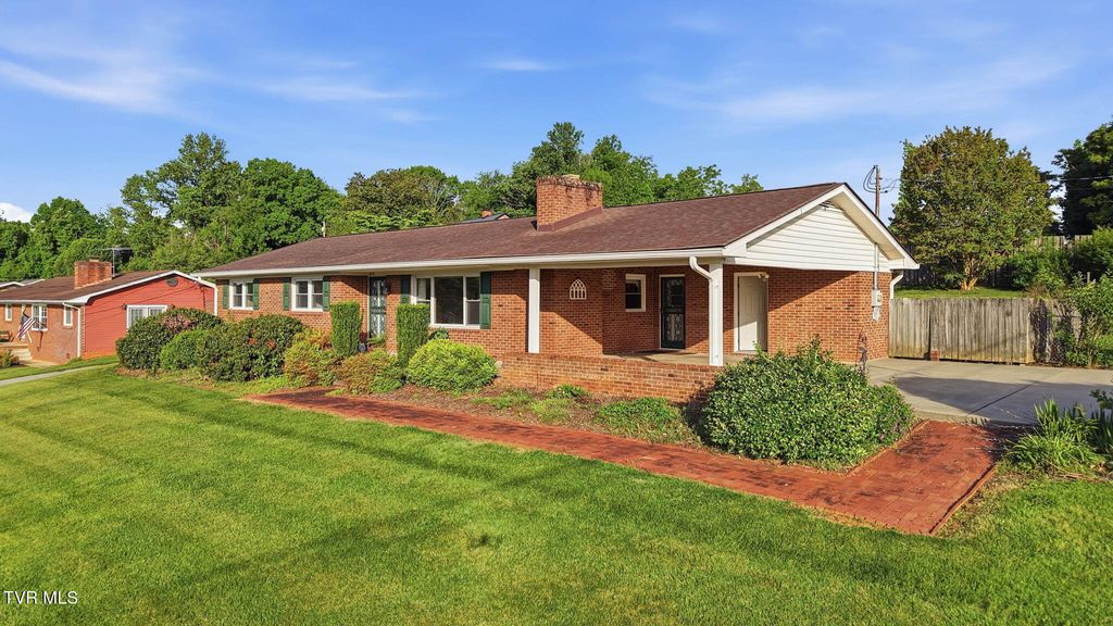 Photo of 608 Southview Drive, Johnson City, TN 37601 (MLS # 9995003)
