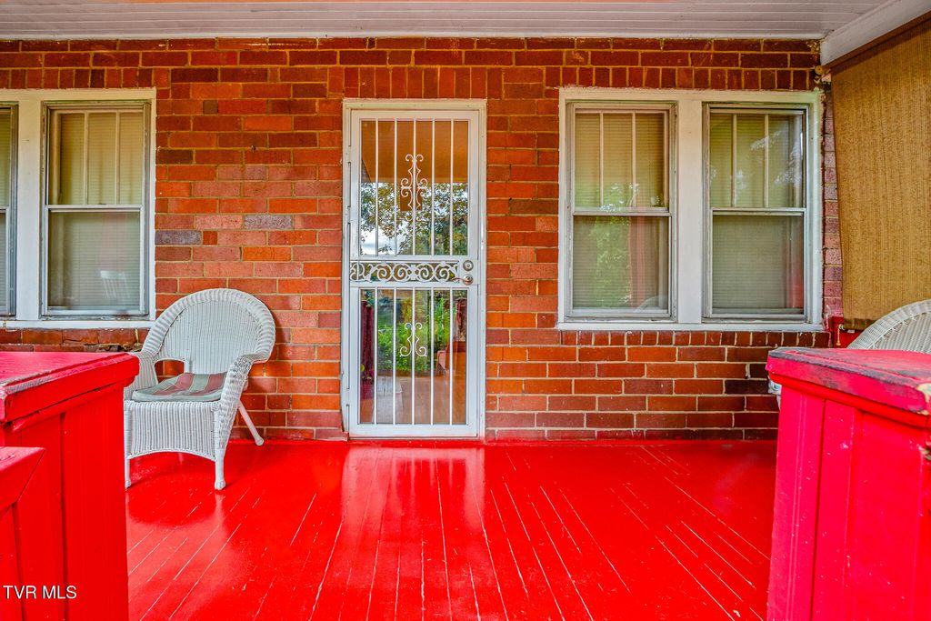 Photo of 1118 Hampton Avenue, Kingsport, TN 37660 (MLS # 9985239)