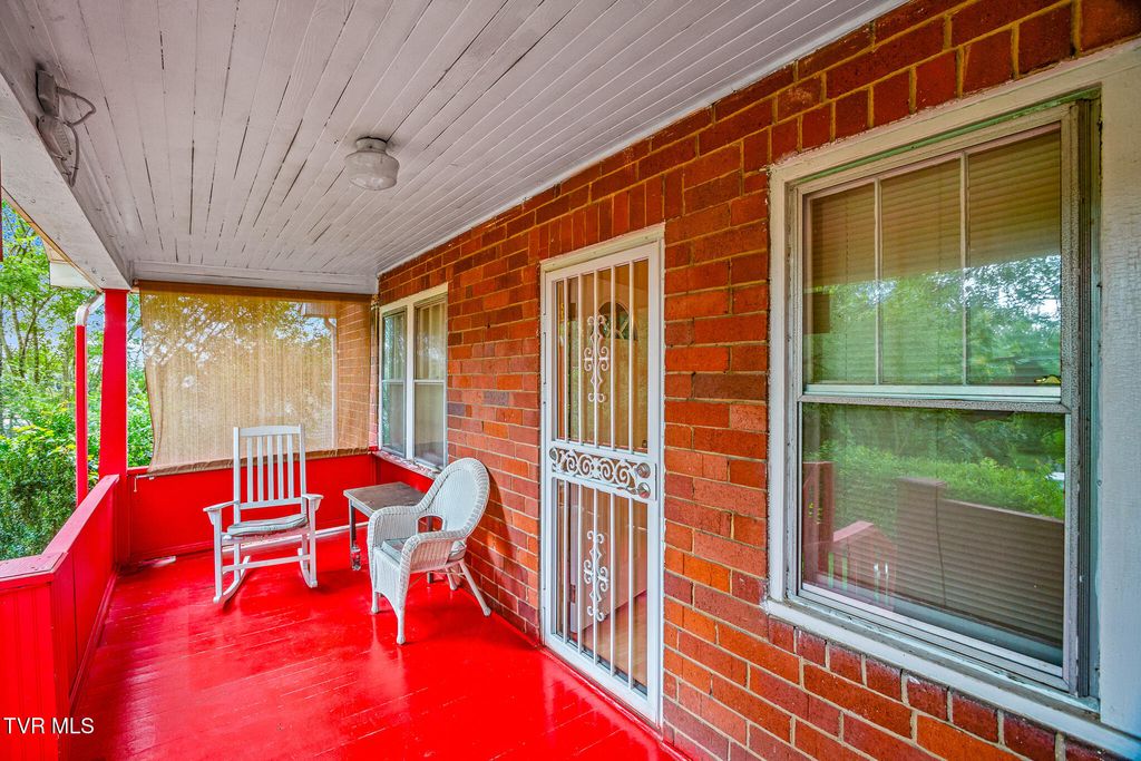 Photo of 1118 Hampton Avenue, Kingsport, TN 37660 (MLS # 9985239)