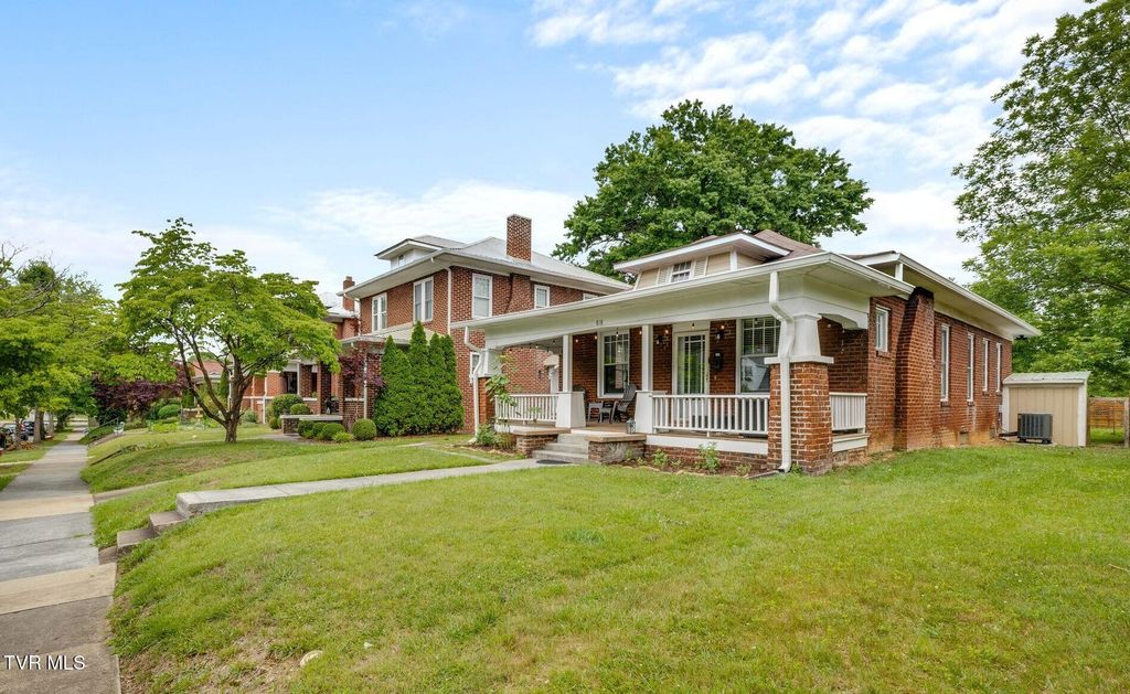 Photo of 818 Maple Street, Johnson City, TN 37604 (MLS # 9995975)