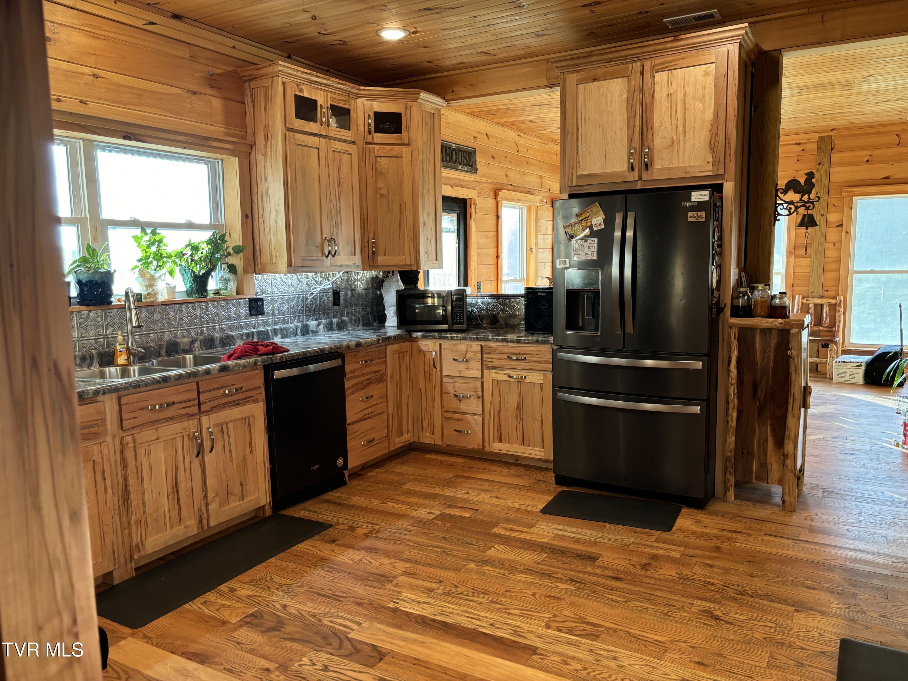 533 Robinson Hollow Lane, Mountain City, Tennessee image 37
