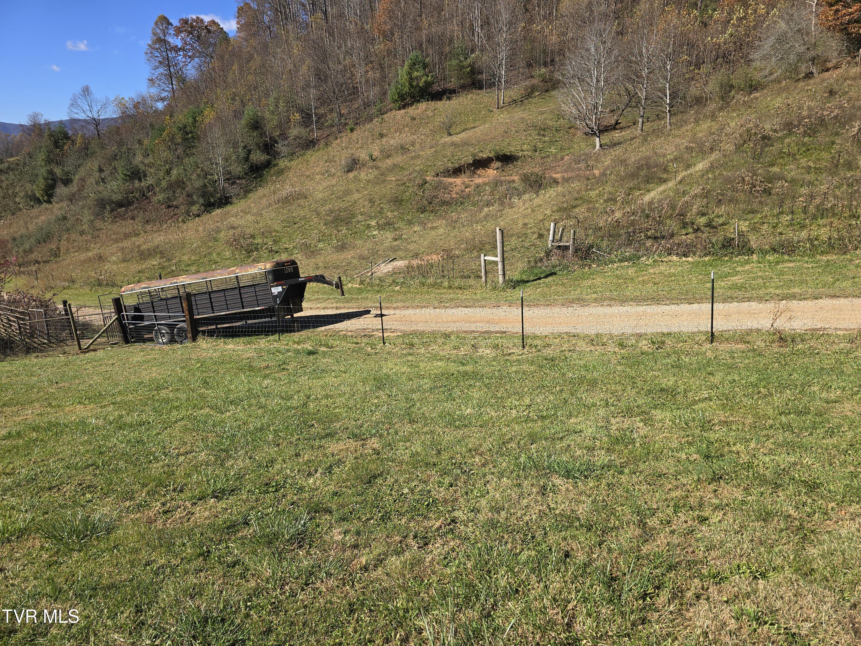 533 Robinson Hollow Lane, Mountain City, Tennessee image 12