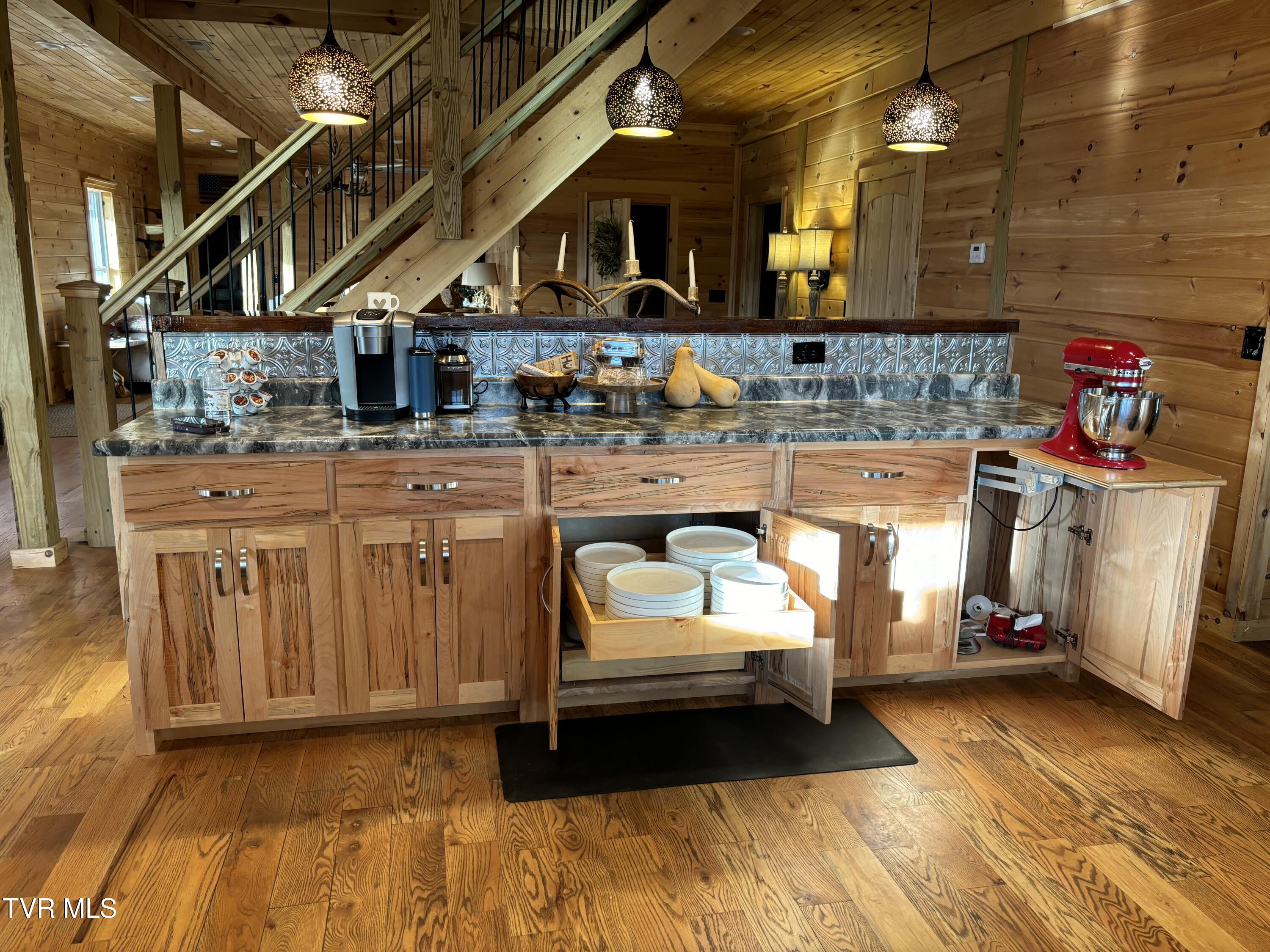 533 Robinson Hollow Lane, Mountain City, Tennessee image 34