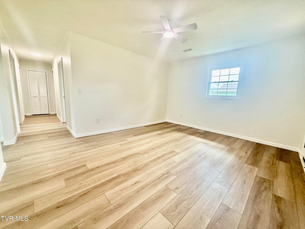 Photo of 1006 Minton Place, Kingsport, TN 37660 (MLS # 9998114)