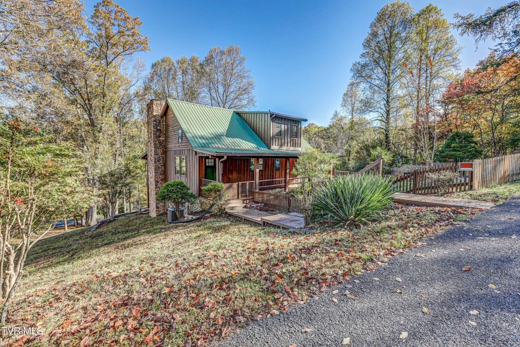 Photo of 129 Log Cabin Road, Johnson City, TN 37615 (MLS # 9987611)