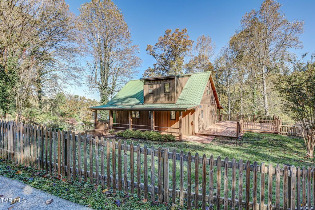 Photo of 129 Log Cabin Road, Johnson City, TN 37615 (MLS # 9987611)
