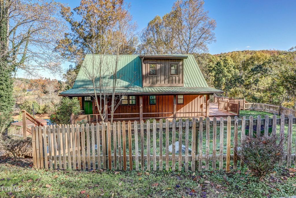 Photo of 129 Log Cabin Road, Johnson City, TN 37615 (MLS # 9987611)