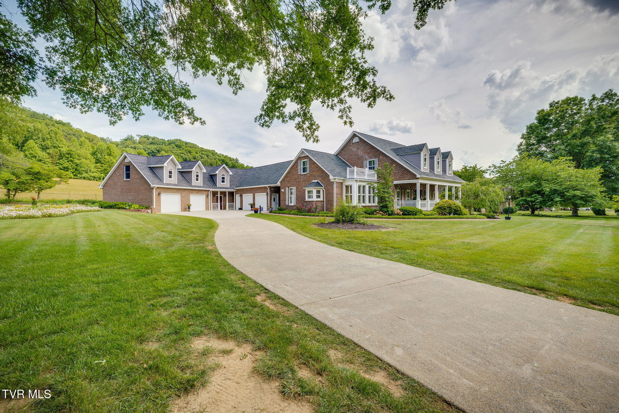 330 Roscommon Drive