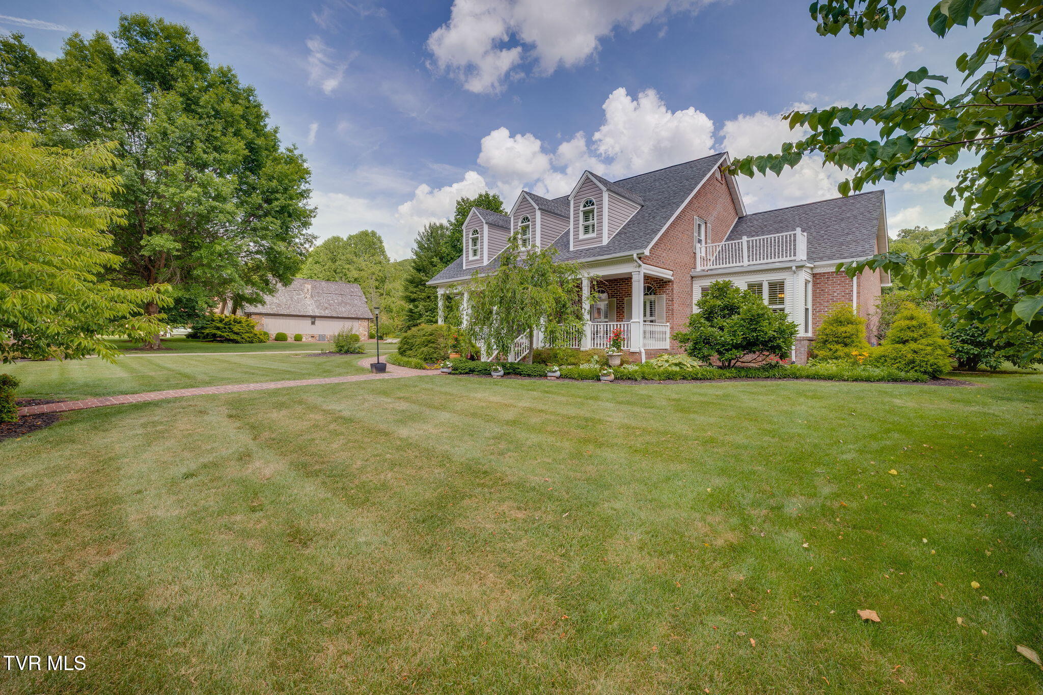 330 Roscommon Drive