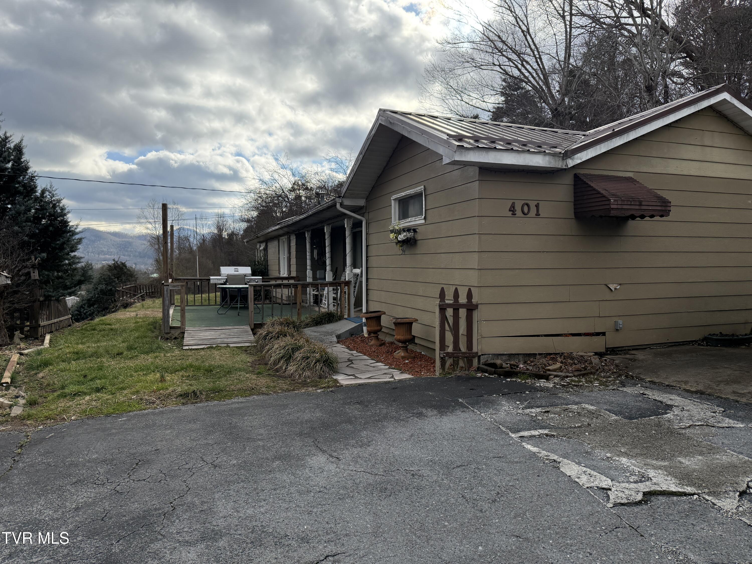 401 Mohawk Drive, Erwin, Tennessee image 2