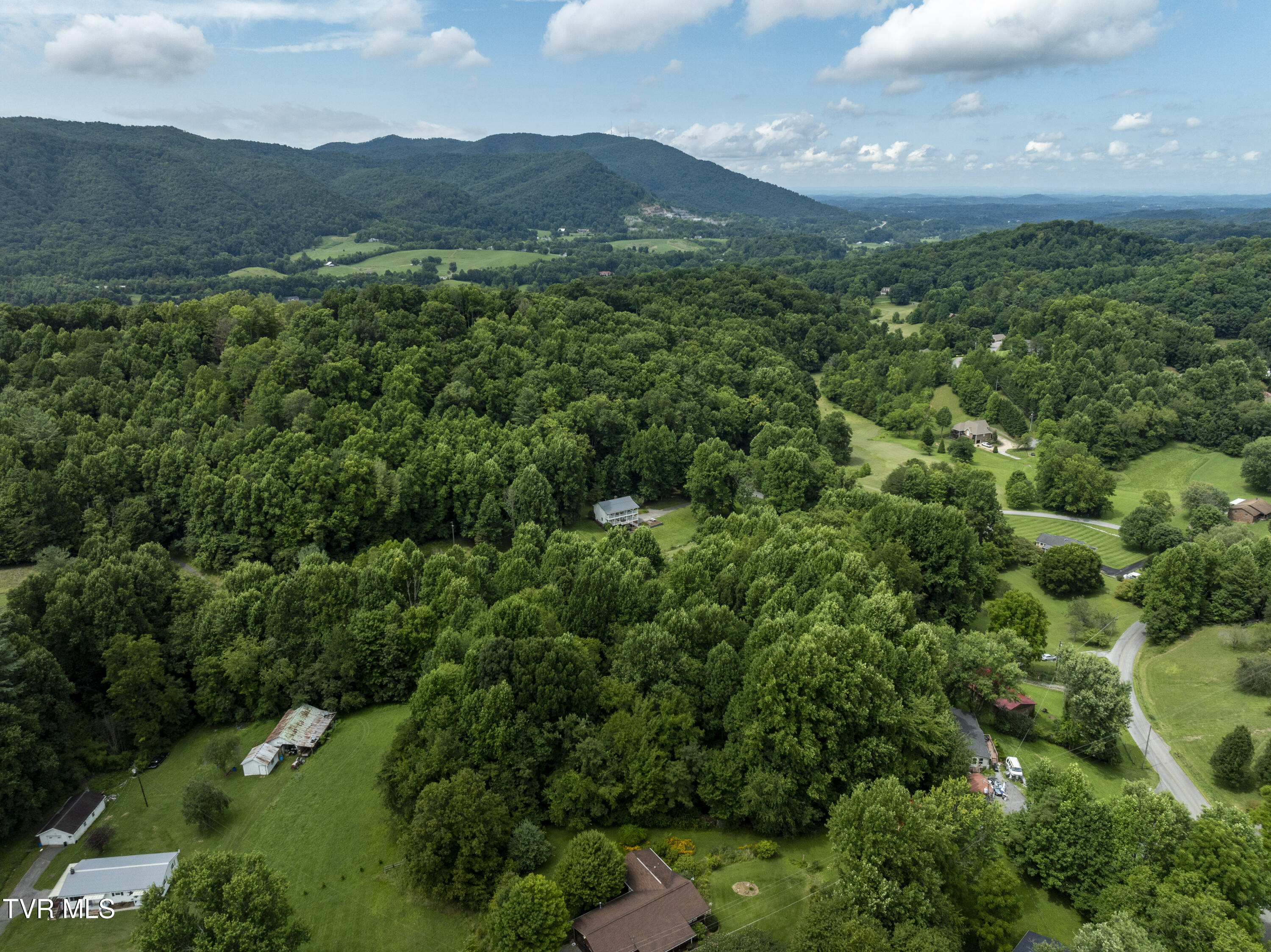 6495 Lazy Bear Lane, Unicoi, Tennessee image 10