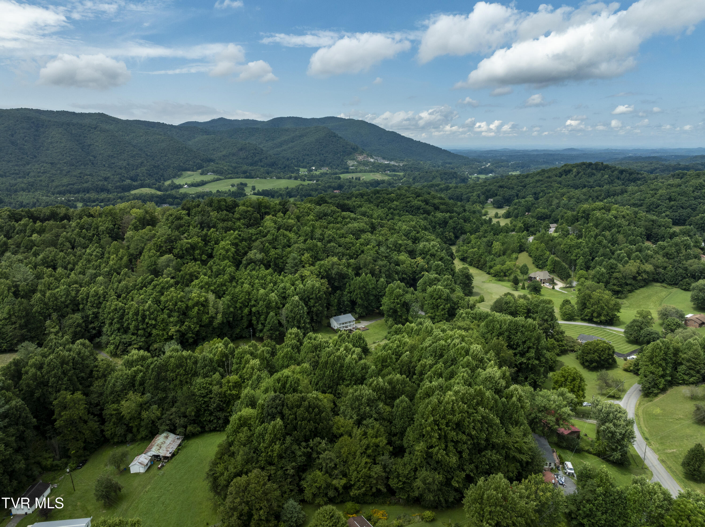 6495 Lazy Bear Lane, Unicoi, Tennessee image 11