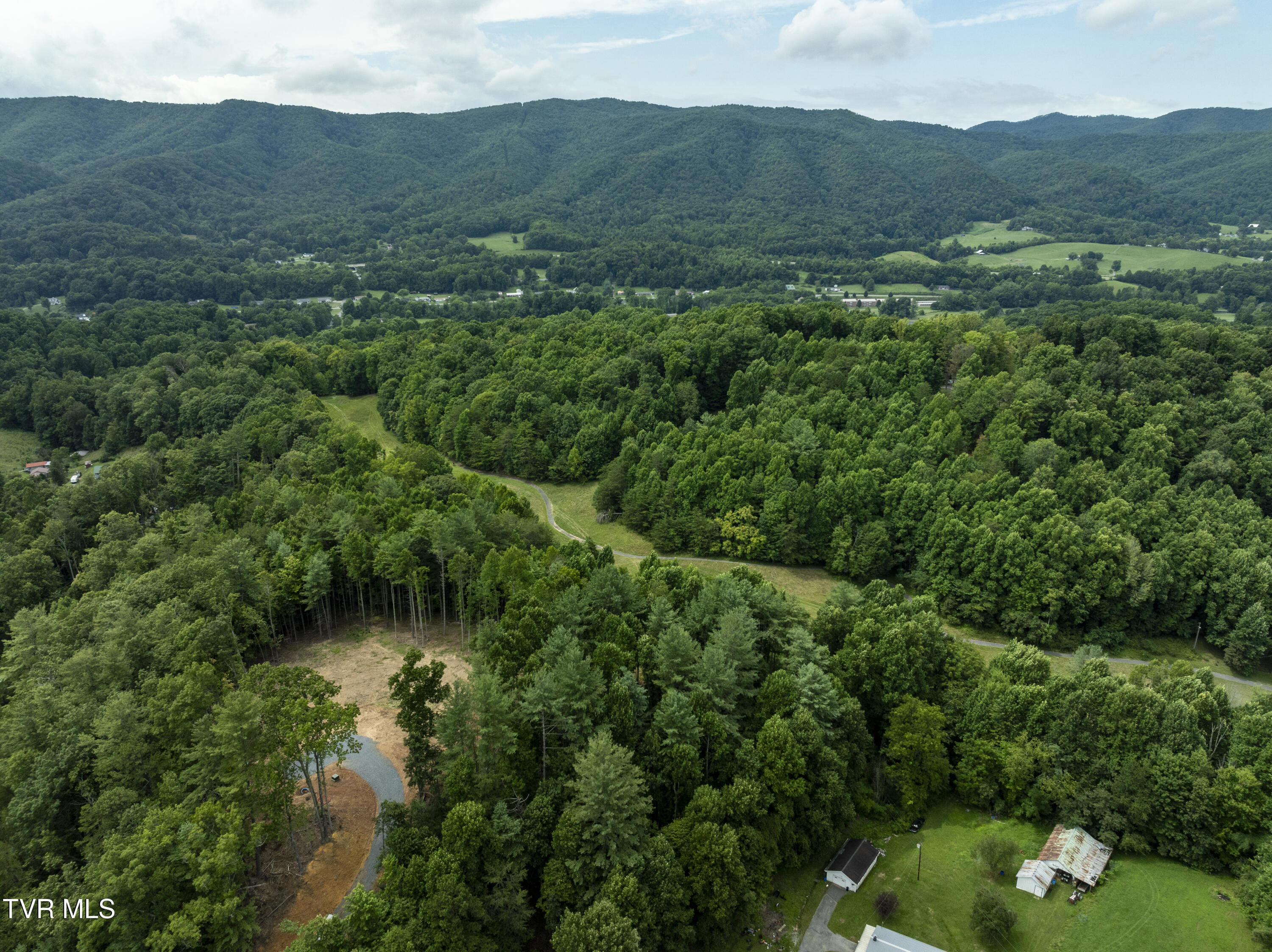 6495 Lazy Bear Lane, Unicoi, Tennessee image 12
