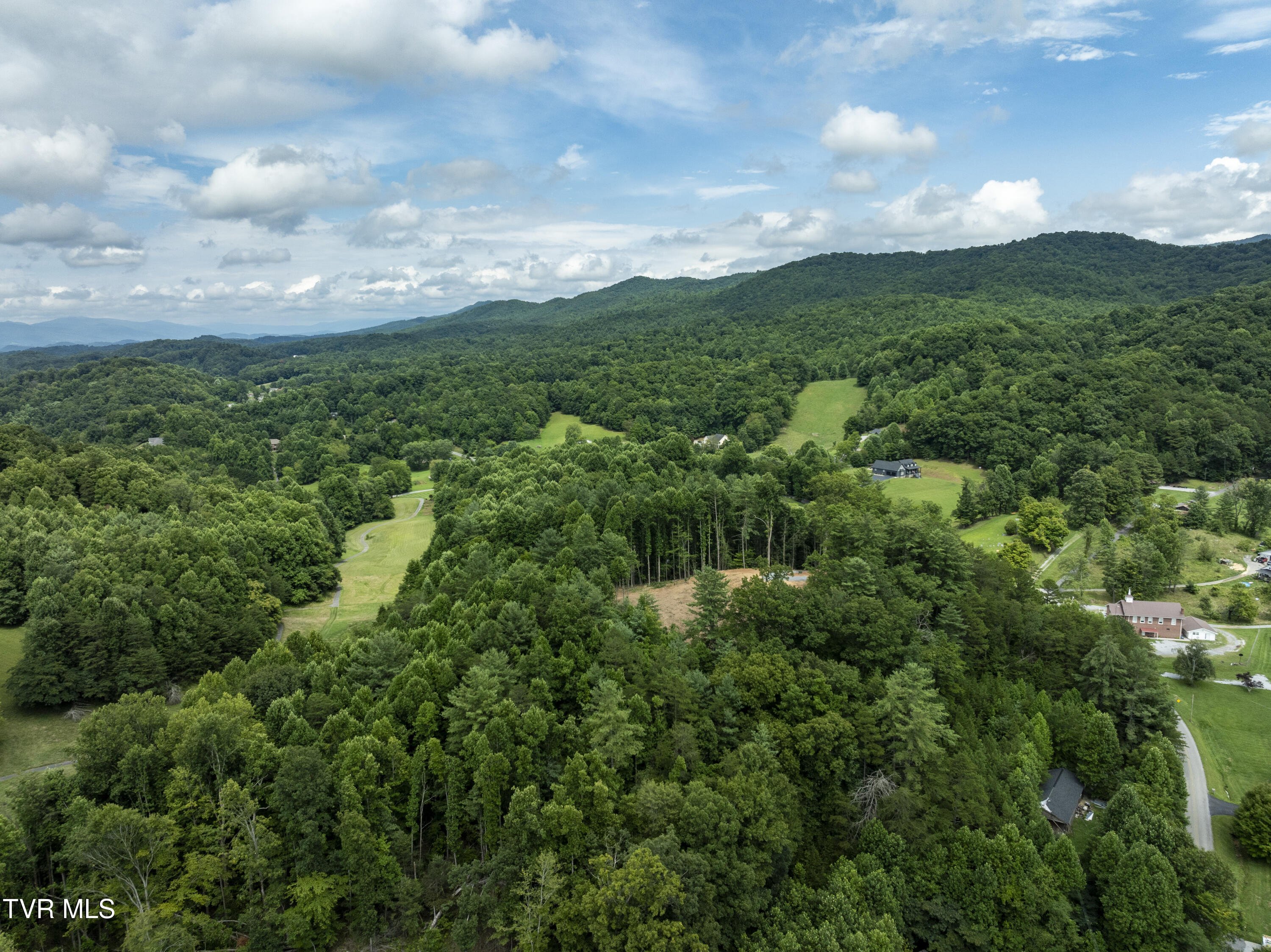 6495 Lazy Bear Lane, Unicoi, Tennessee image 4