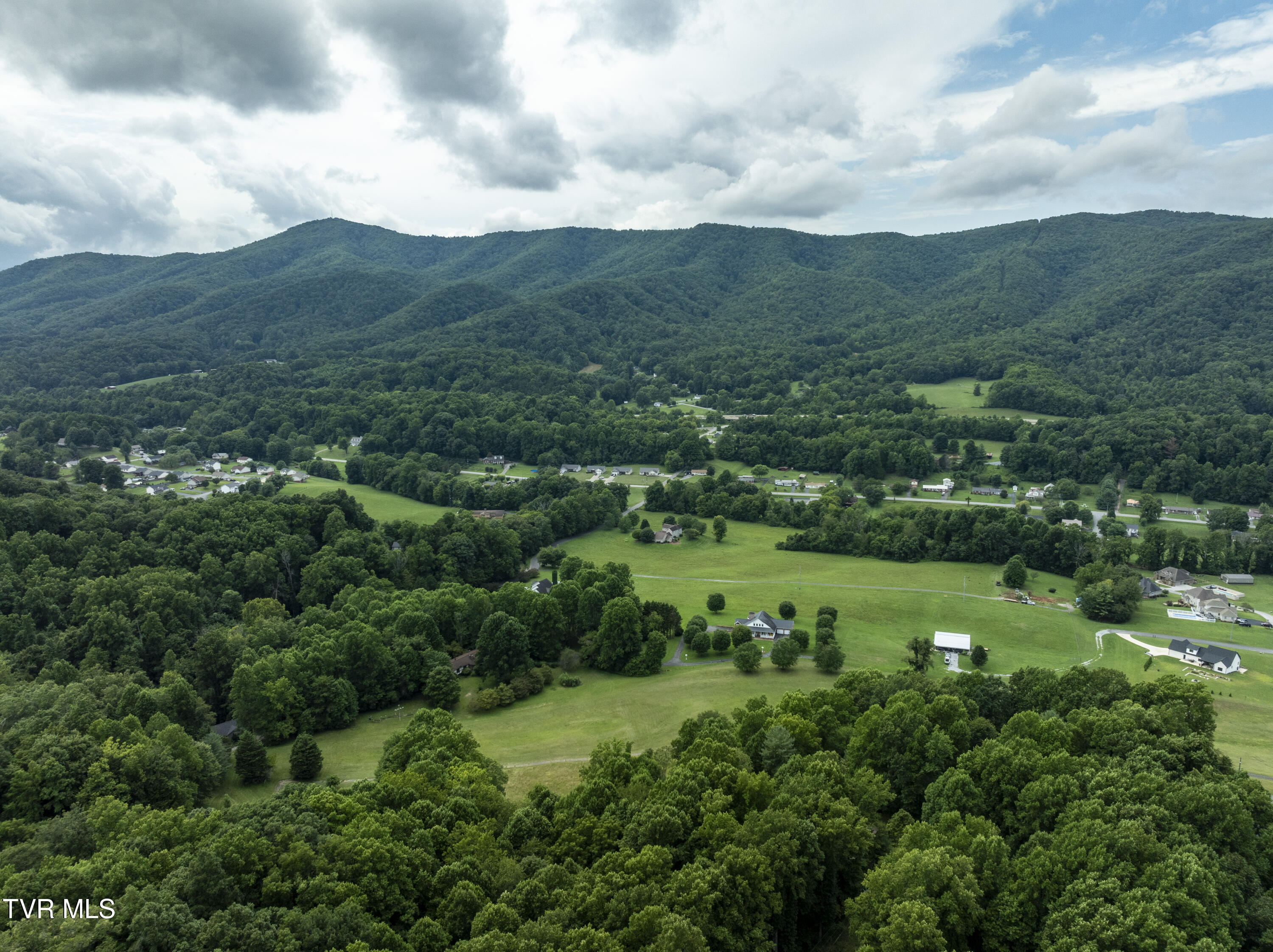6495 Lazy Bear Lane, Unicoi, Tennessee image 30