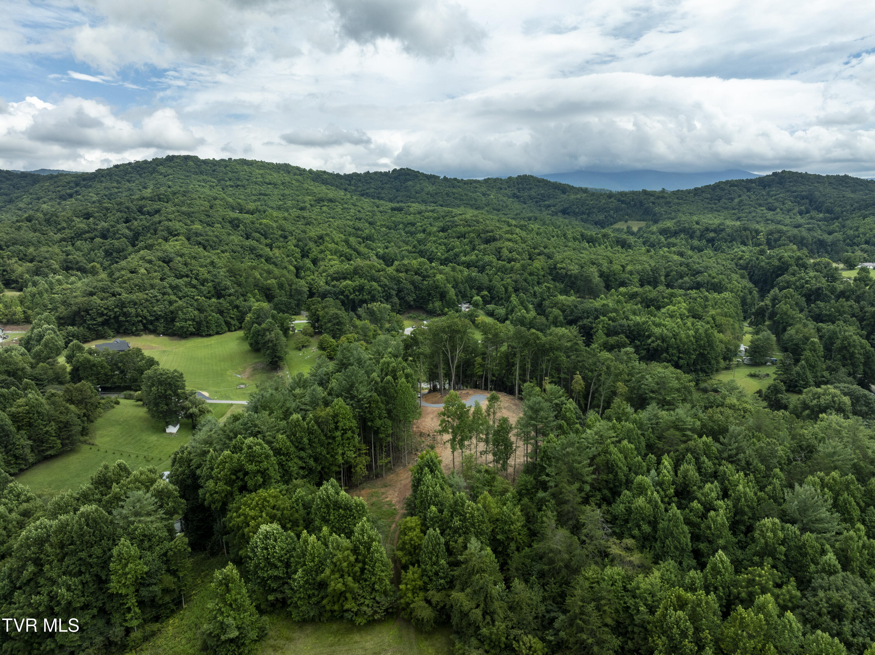 6495 Lazy Bear Lane, Unicoi, Tennessee image 5