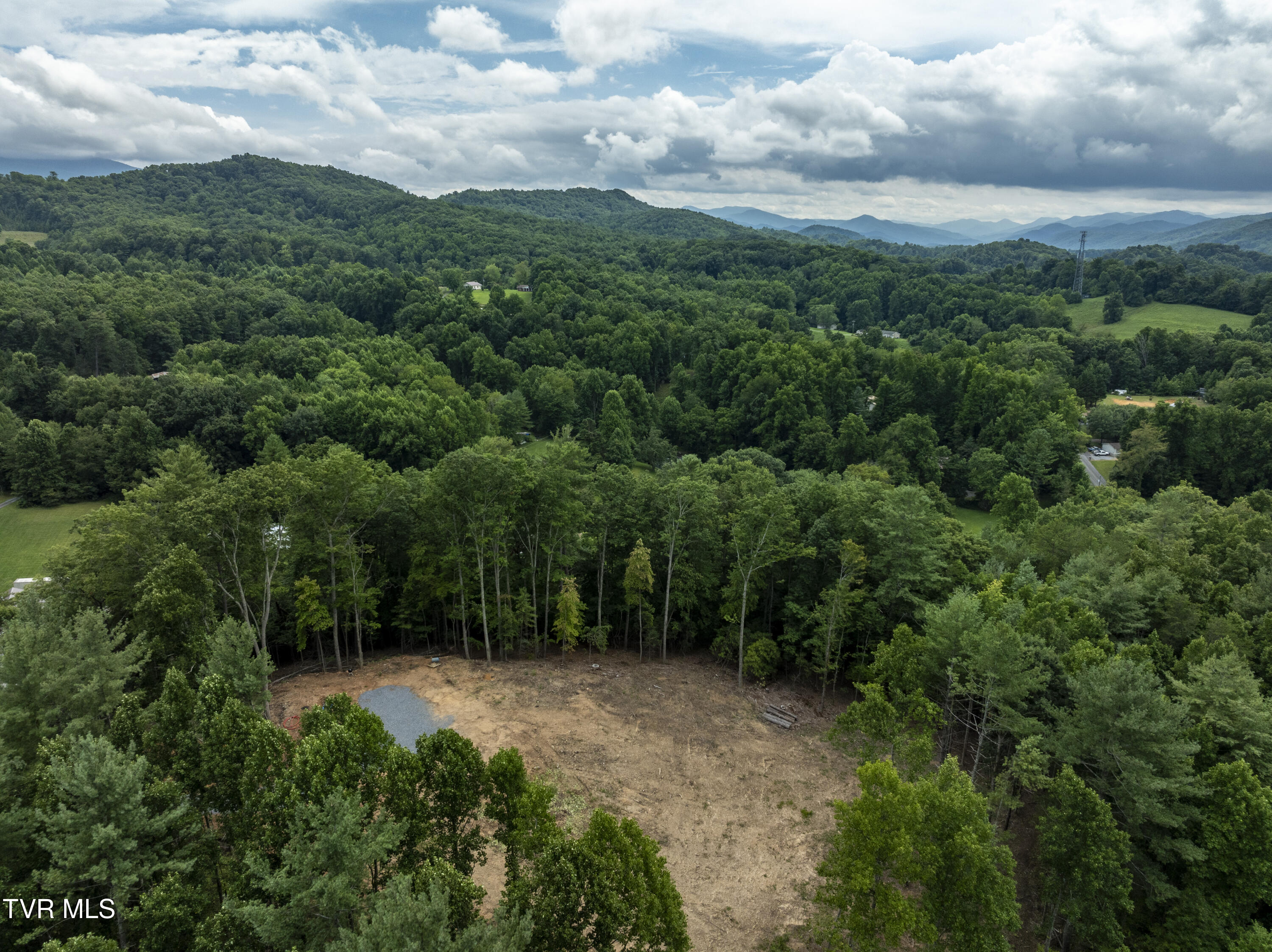 6495 Lazy Bear Lane, Unicoi, Tennessee image 16