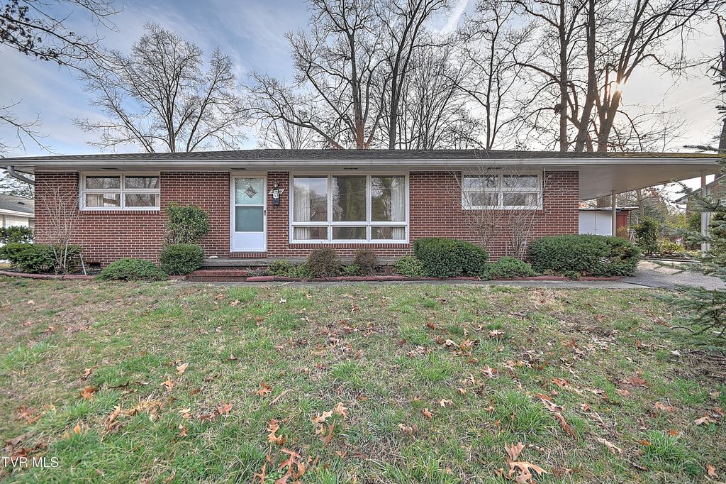Photo of 2744 Circle View, Kingsport, TN 37664 (MLS # 9992106)