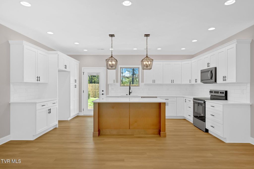 Photo of 610 Cherry Marie Drive, Jonesborough, TN 37659 (MLS # 9989133)