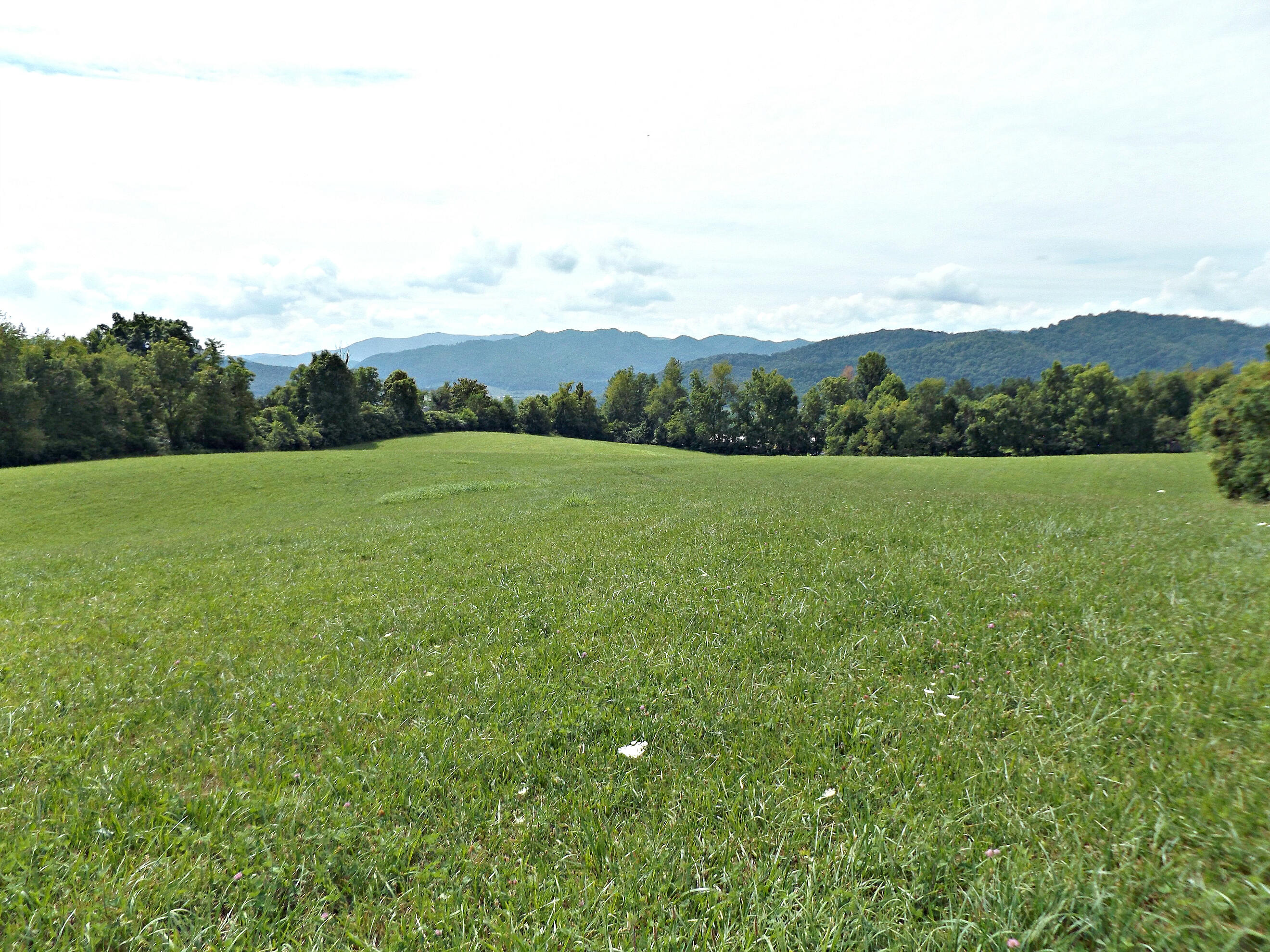 400 Airport Road, Elizabethton, Tennessee image 1