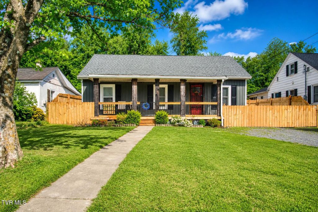 Photo of 1014 Bluefield Avenue, Elizabethton, TN 37643 (MLS # 9995318)