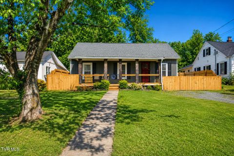 Photo of 1014 Bluefield Avenue, Elizabethton, TN 37643 (MLS # 9995318)